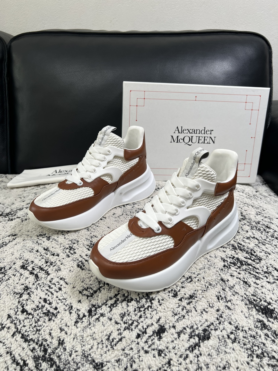 Alexander McQueen  高品质  顶级工艺品  麦昆  专柜同步 原厂配置，意大利进口原版牛皮面料，高品质