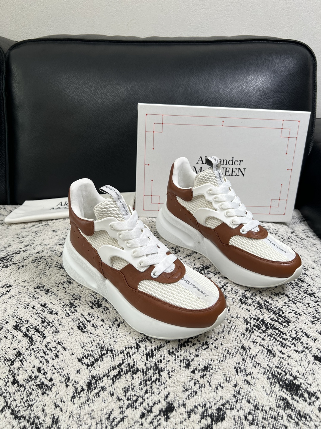 Alexander McQueen  高品质  顶级工艺品  麦昆  专柜同步 原厂配置，意大利进口原版牛皮面料，高品质