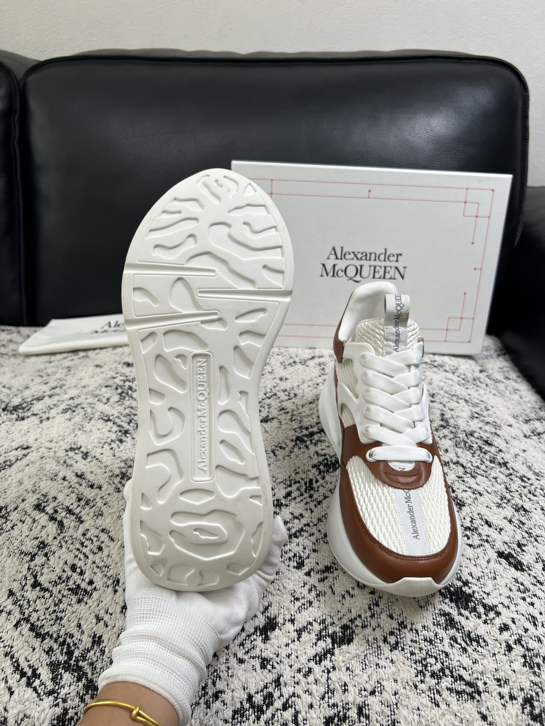 Alexander McQueen  高品质  顶级工艺品  麦昆  专柜同步 原厂配置，意大利进口原版牛皮面料，高品质