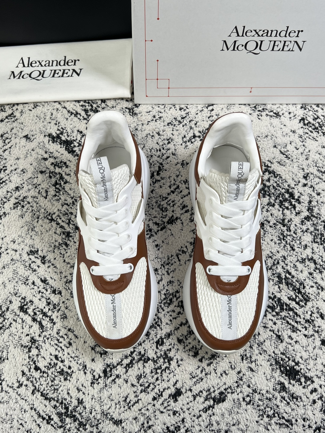 Alexander McQueen  高品质  顶级工艺品  麦昆  专柜同步 原厂配置，意大利进口原版牛皮面料，高品质