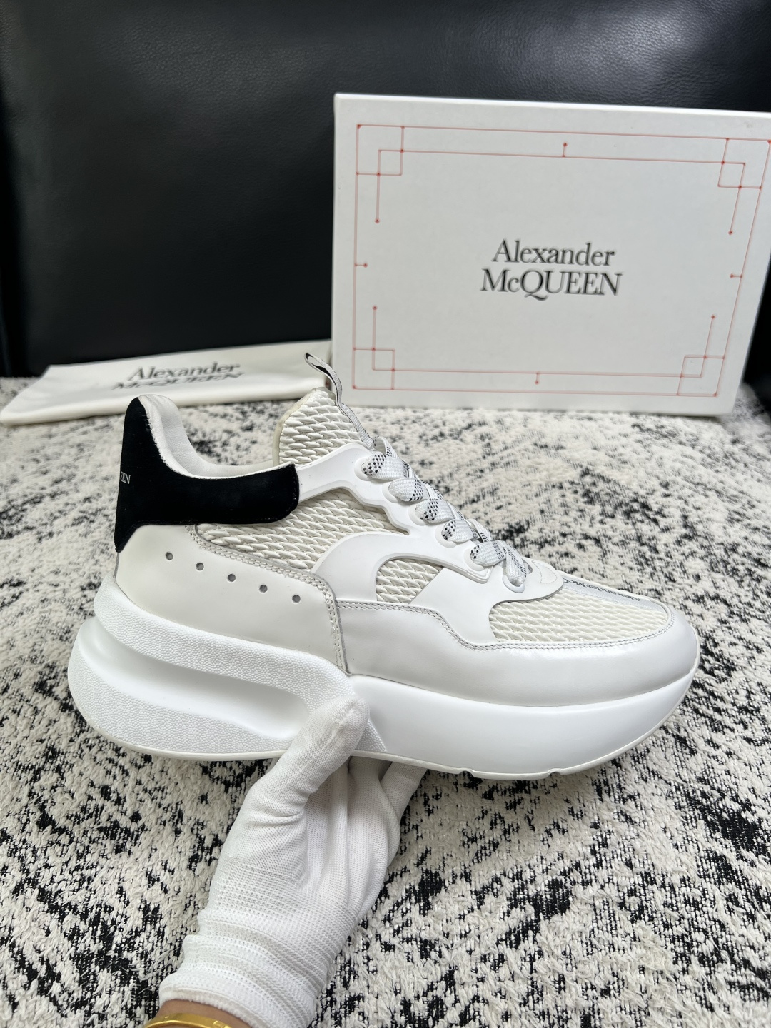 Alexander McQueen  高品质  顶级工艺品  麦昆  专柜同步 原厂配置，意大利进口原版牛皮面料，高品质