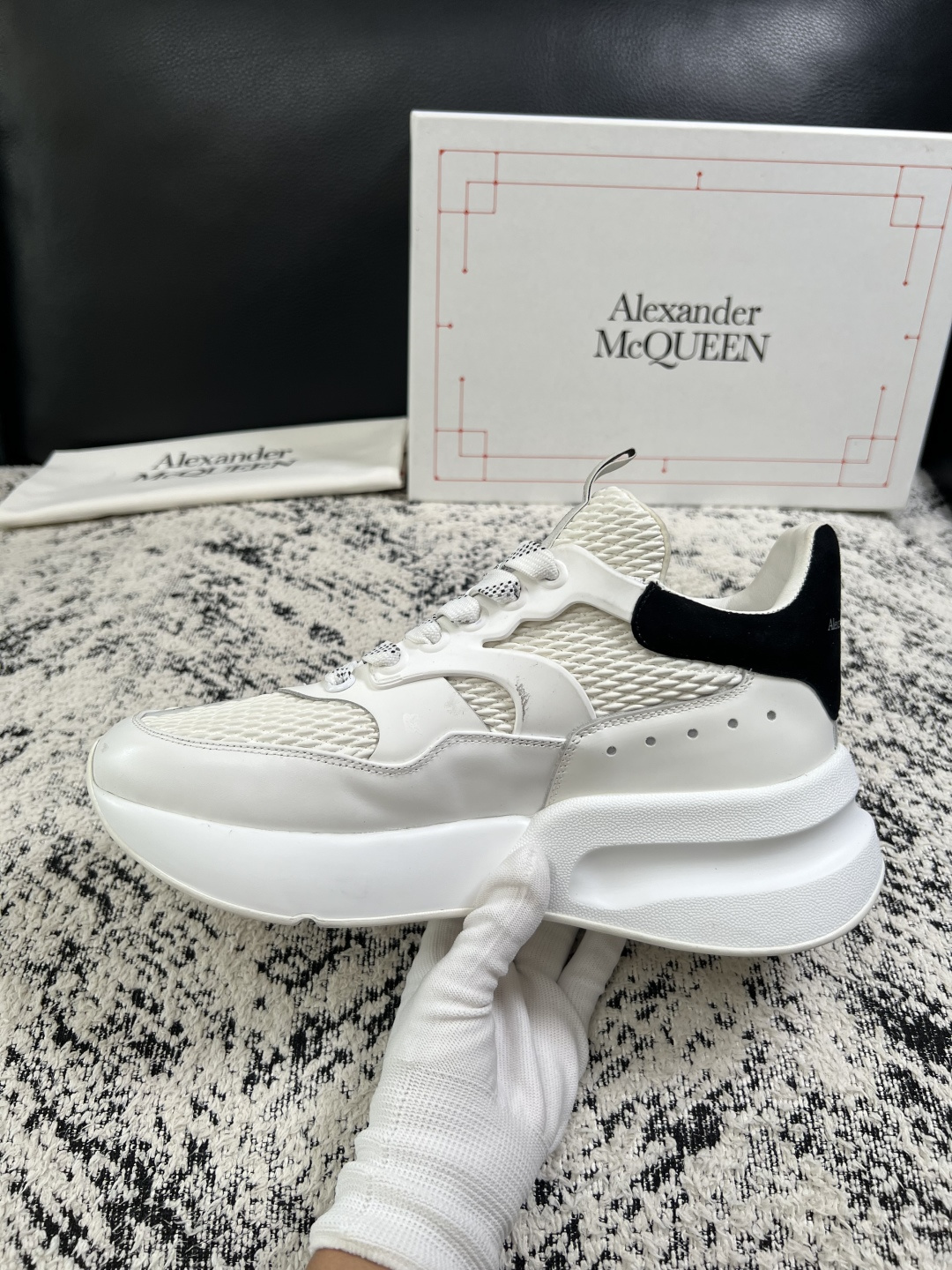 Alexander McQueen  高品质  顶级工艺品  麦昆  专柜同步 原厂配置，意大利进口原版牛皮面料，高品质