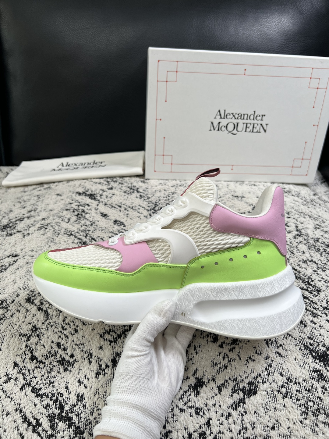 Alexander McQueen  高品质  顶级工艺品  麦昆  专柜同步 原厂配置，意大利进口原版牛皮面料，高品质
