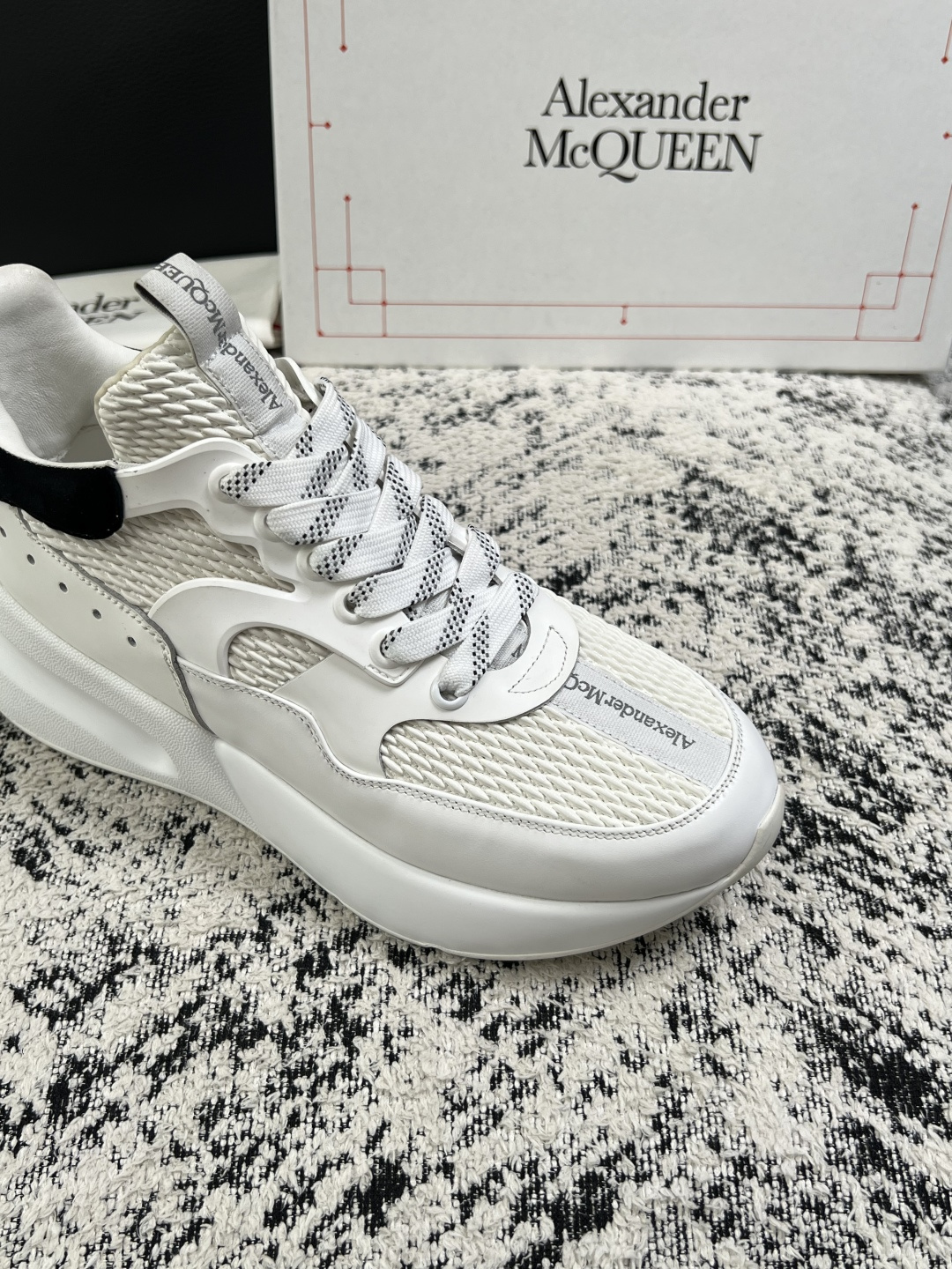 Alexander McQueen  高品质  顶级工艺品  麦昆  专柜同步 原厂配置，意大利进口原版牛皮面料，高品质