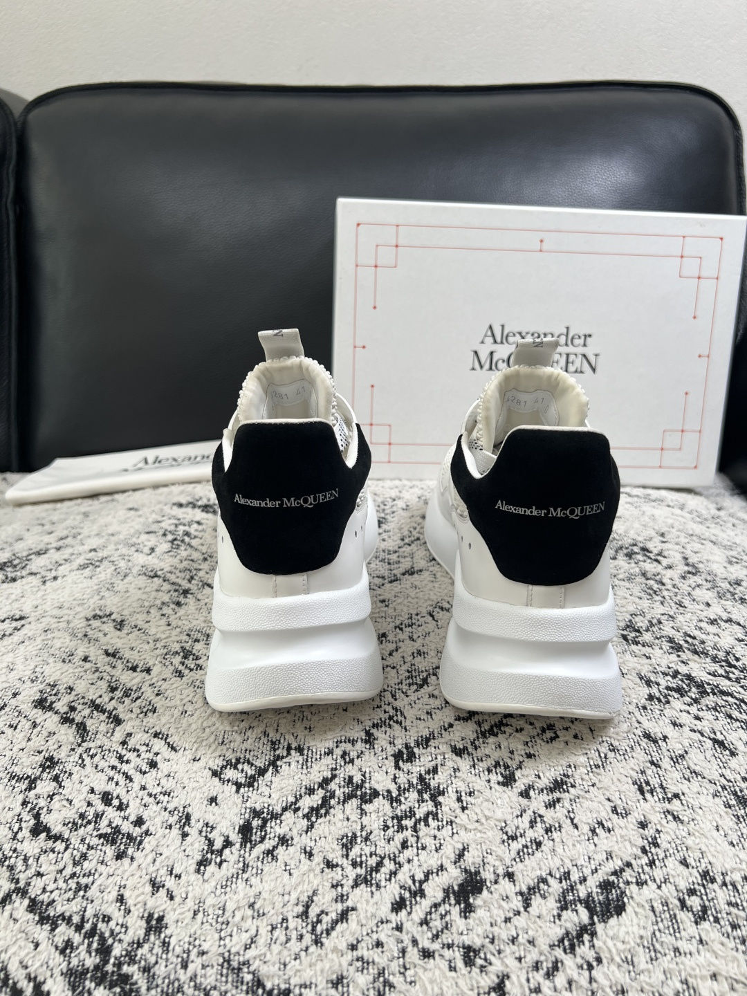 Alexander McQueen  高品质  顶级工艺品  麦昆  专柜同步 原厂配置，意大利进口原版牛皮面料，高品质