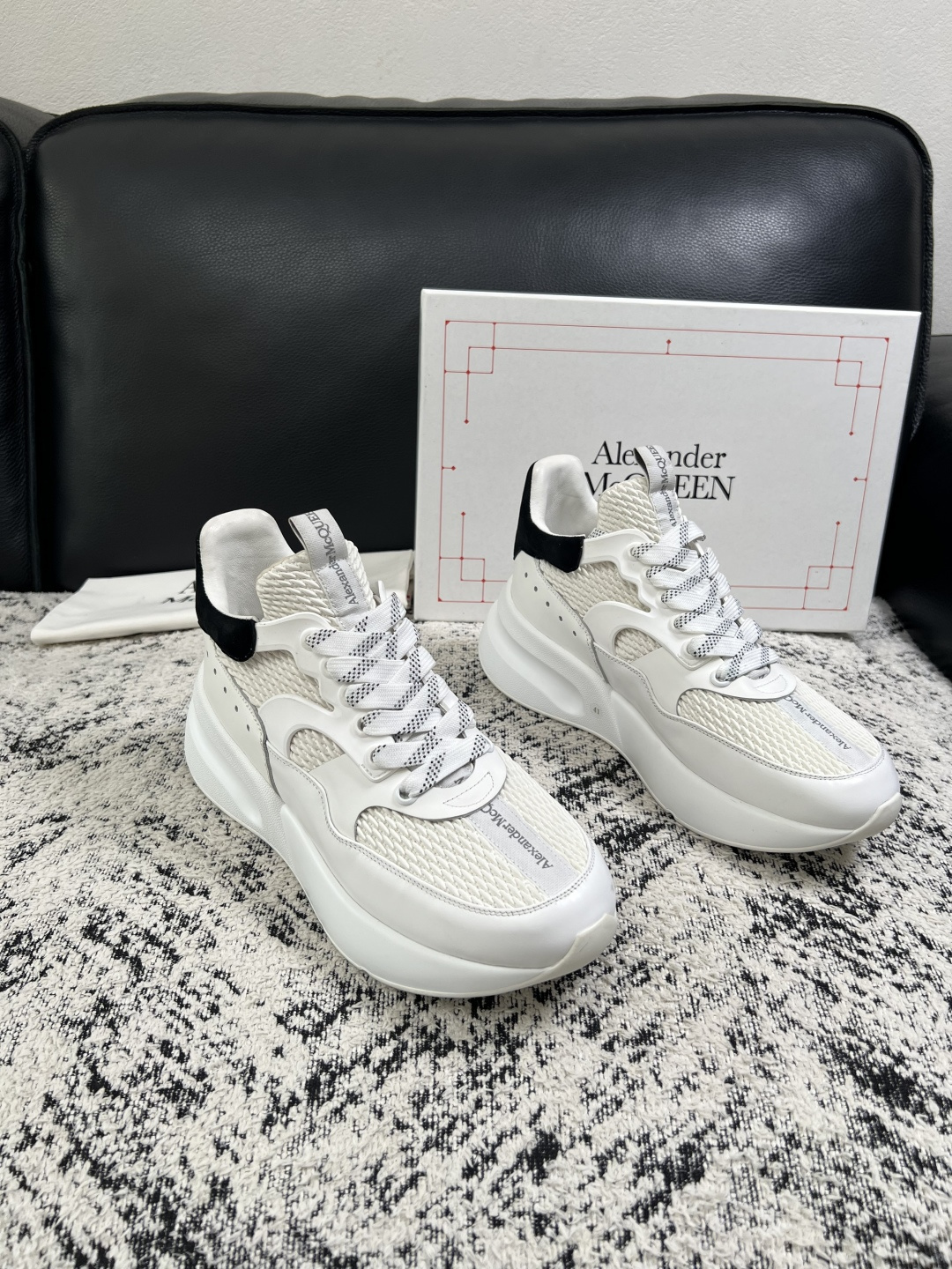 Alexander McQueen  高品质  顶级工艺品  麦昆  专柜同步 原厂配置，意大利进口原版牛皮面料，高品质