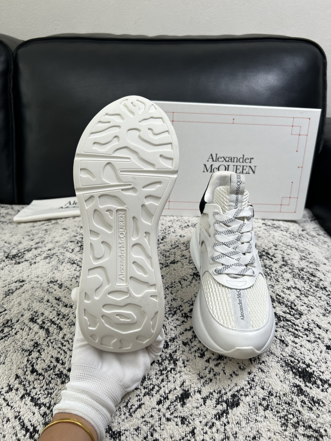 Alexander McQueen  高品质  顶级工艺品  麦昆  专柜同步 原厂配置，意大利进口原版牛皮面料，高品质