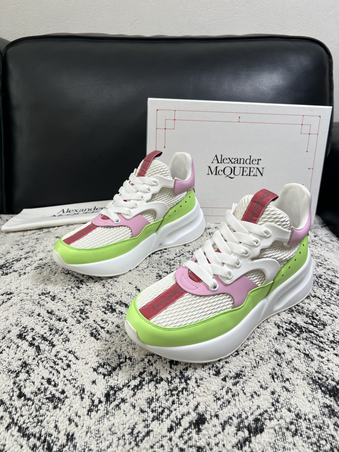 Alexander McQueen  高品质  顶级工艺品  麦昆  专柜同步 原厂配置，意大利进口原版牛皮面料，高品质