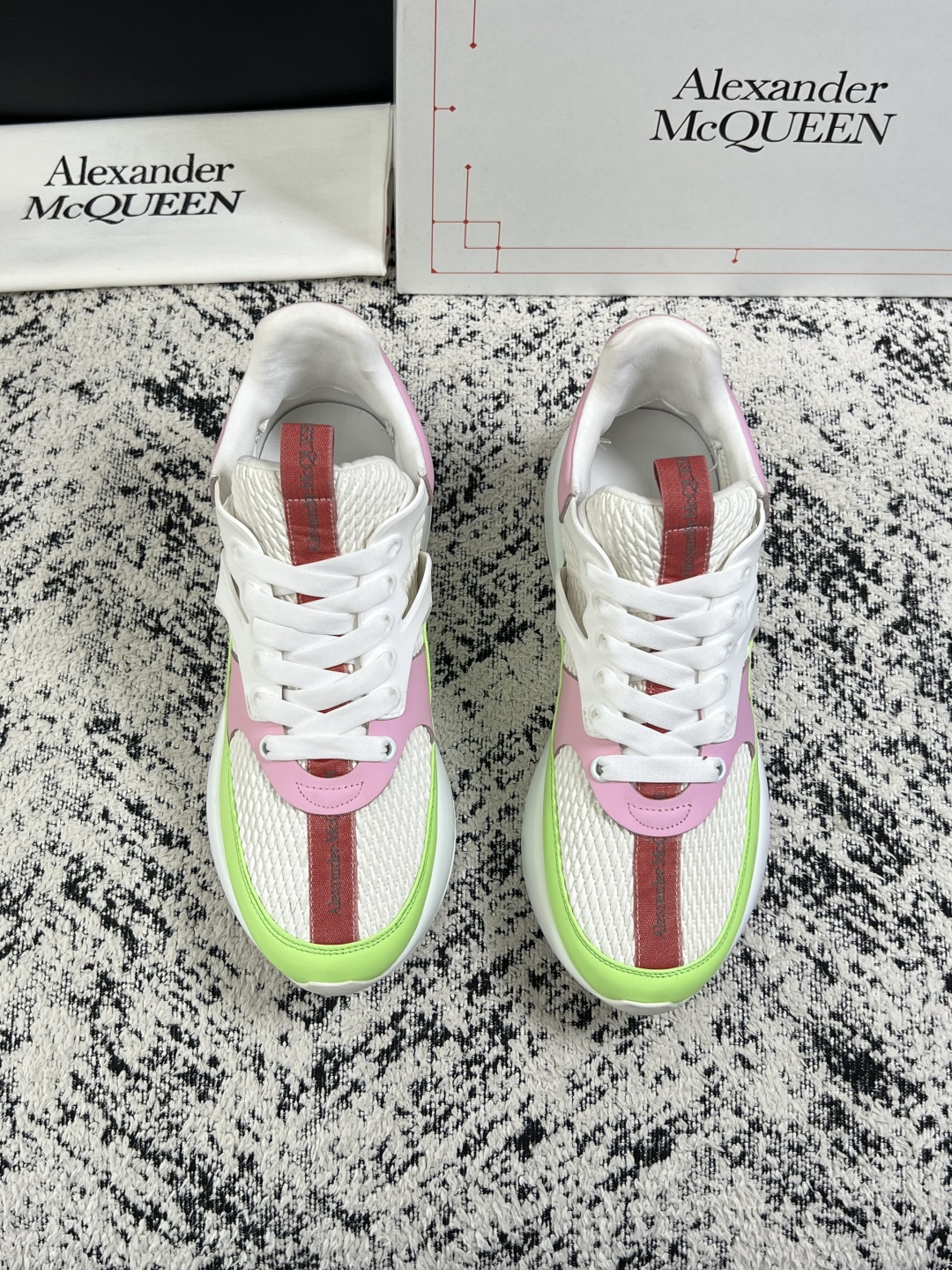 Alexander McQueen  高品质  顶级工艺品  麦昆  专柜同步 原厂配置，意大利进口原版牛皮面料，高品质