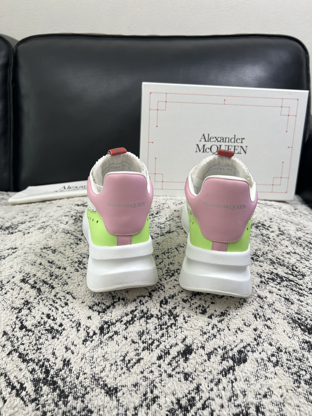 Alexander McQueen  高品质  顶级工艺品  麦昆  专柜同步 原厂配置，意大利进口原版牛皮面料，高品质