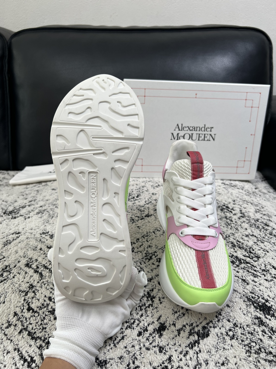 Alexander McQueen  高品质  顶级工艺品  麦昆  专柜同步 原厂配置，意大利进口原版牛皮面料，高品质