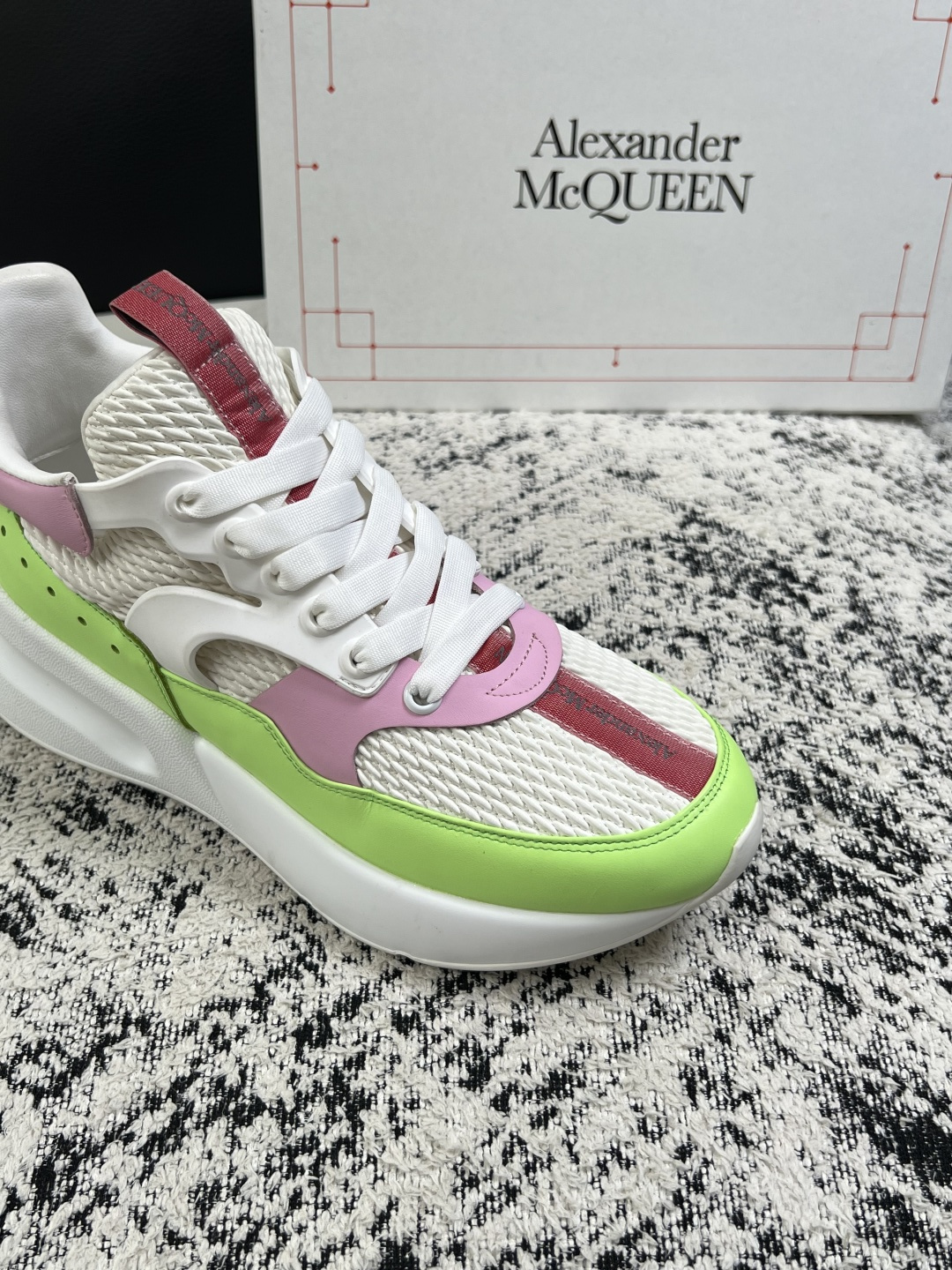 Alexander McQueen  高品质  顶级工艺品  麦昆  专柜同步 原厂配置，意大利进口原版牛皮面料，高品质