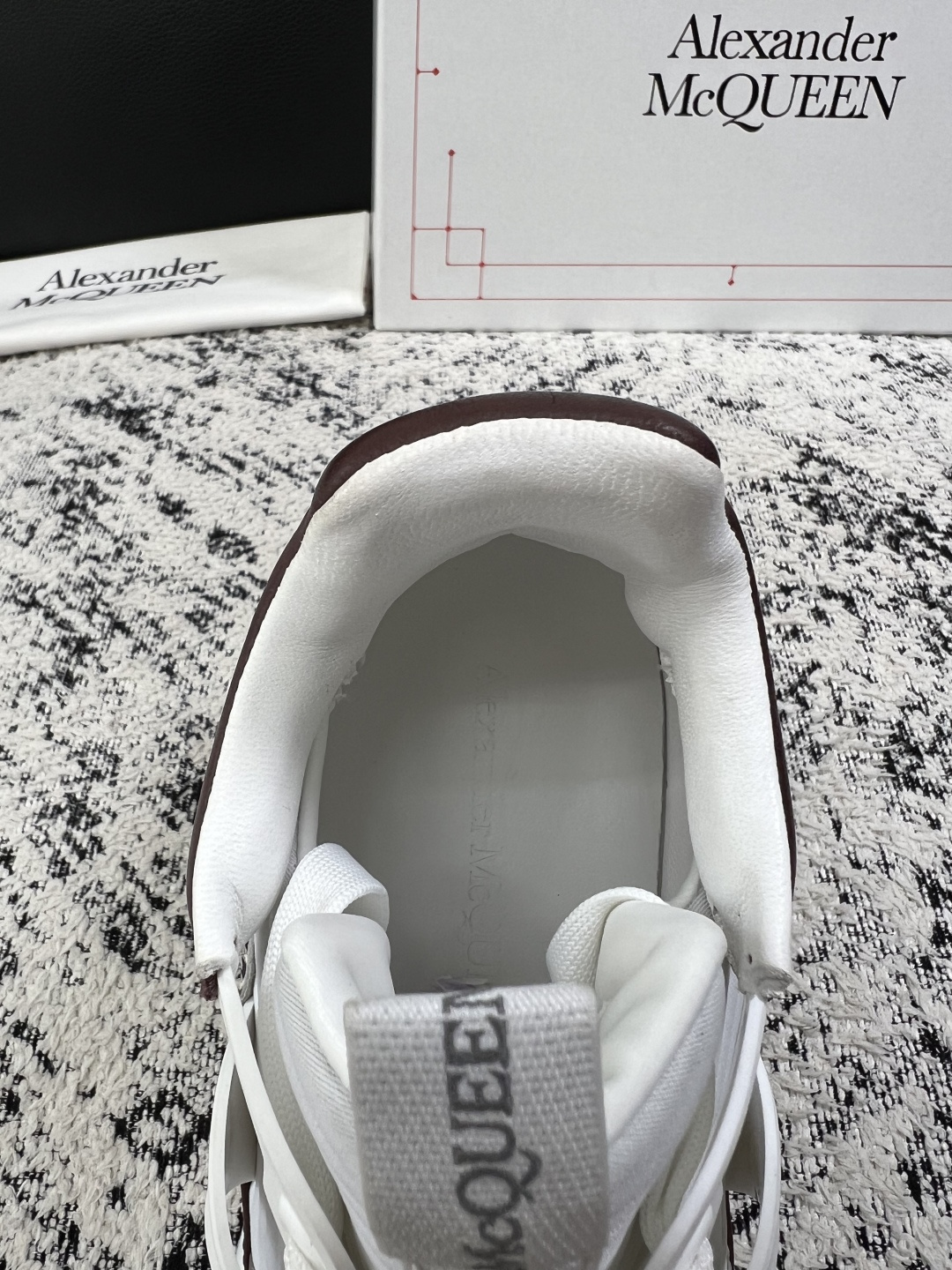 Alexander McQueen  高品质  顶级工艺品  麦昆  专柜同步 原厂配置，意大利进口原版牛皮面料，高品质