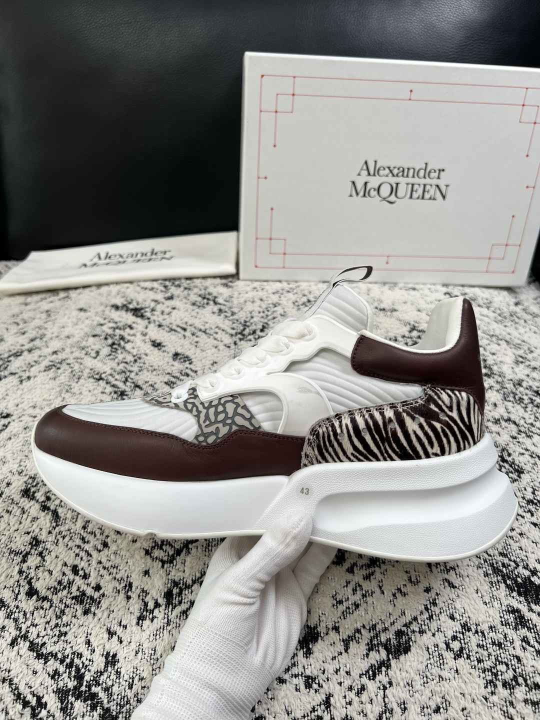 Alexander McQueen  高品质  顶级工艺品  麦昆  专柜同步 原厂配置，意大利进口原版牛皮面料，高品质