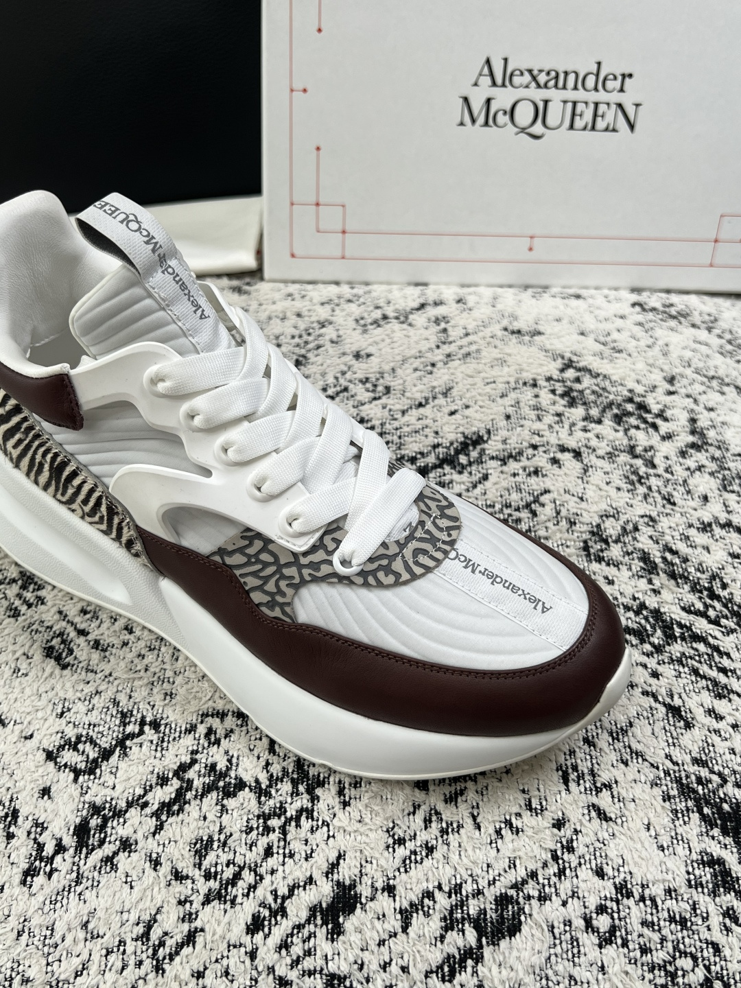 Alexander McQueen  高品质  顶级工艺品  麦昆  专柜同步 原厂配置，意大利进口原版牛皮面料，高品质