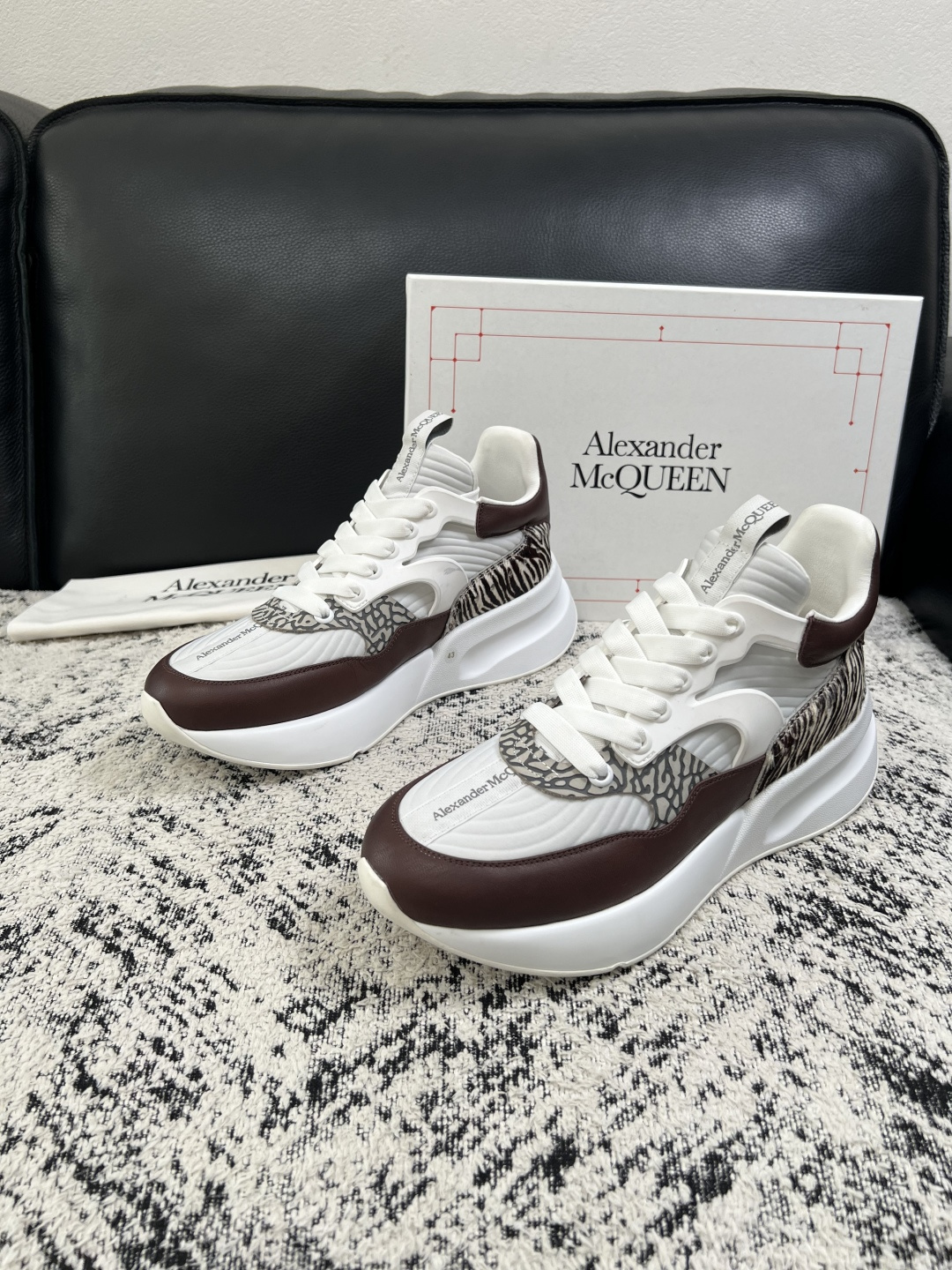 Alexander McQueen  高品质  顶级工艺品  麦昆  专柜同步 原厂配置，意大利进口原版牛皮面料，高品质