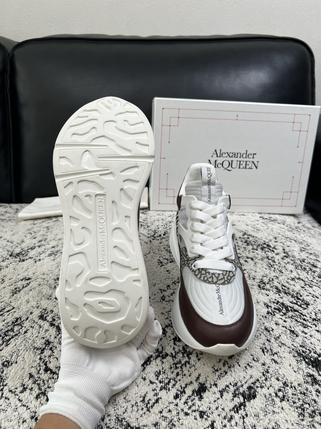 Alexander McQueen  高品质  顶级工艺品  麦昆  专柜同步 原厂配置，意大利进口原版牛皮面料，高品质