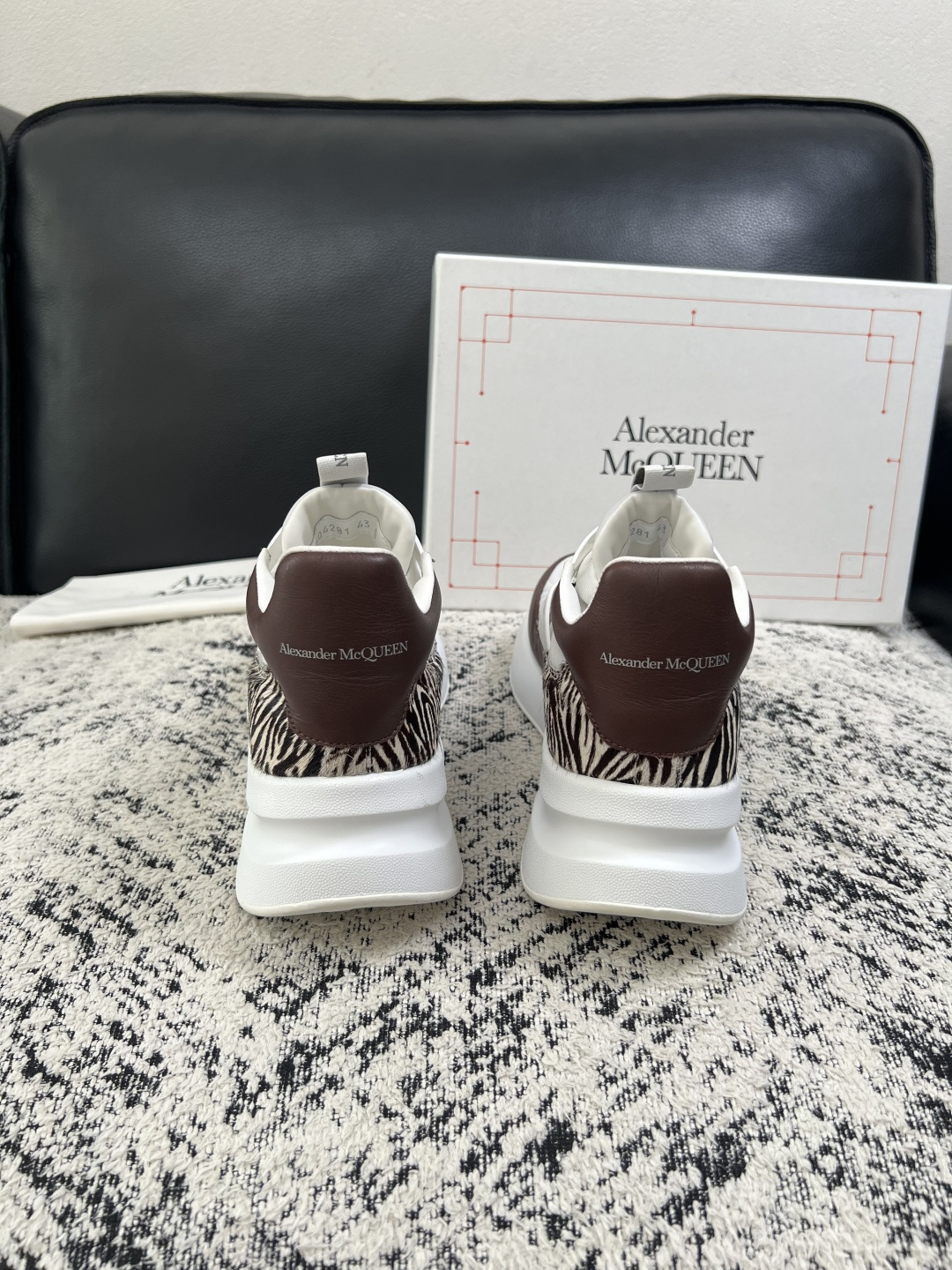 Alexander McQueen  高品质  顶级工艺品  麦昆  专柜同步 原厂配置，意大利进口原版牛皮面料，高品质