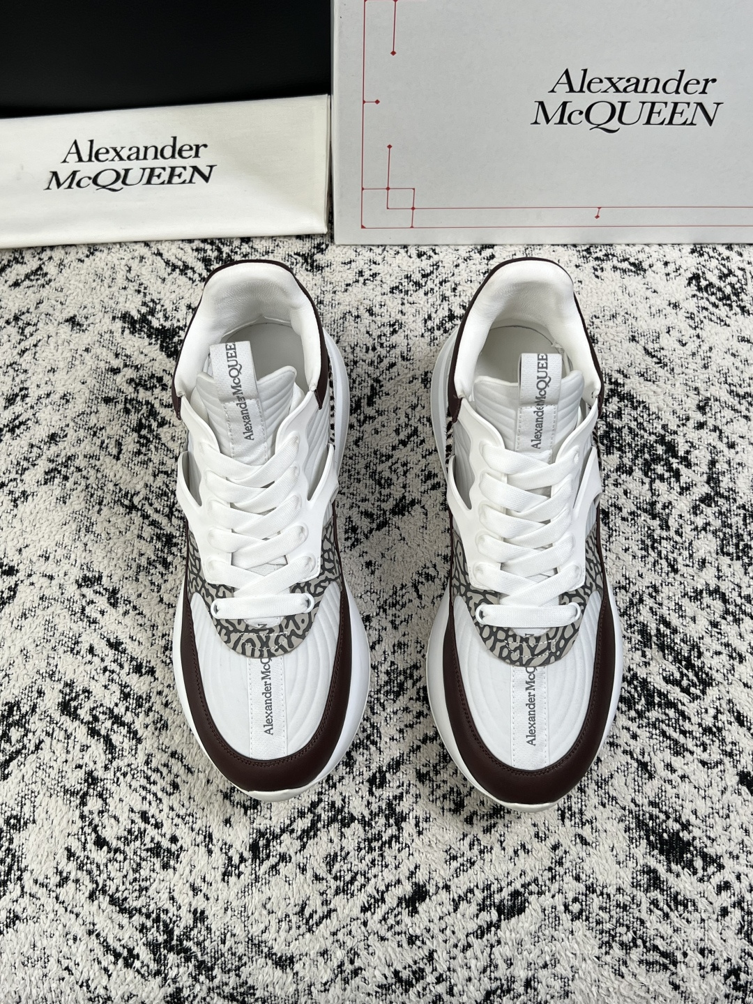 Alexander McQueen  高品质  顶级工艺品  麦昆  专柜同步 原厂配置，意大利进口原版牛皮面料，高品质