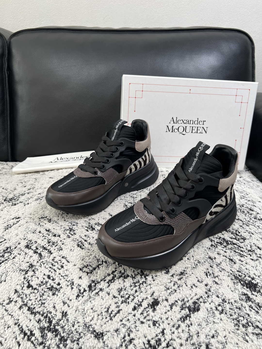 Alexander McQueen  高品质  顶级工艺品  麦昆  专柜同步 原厂配置，意大利进口原版牛皮面料，高品质