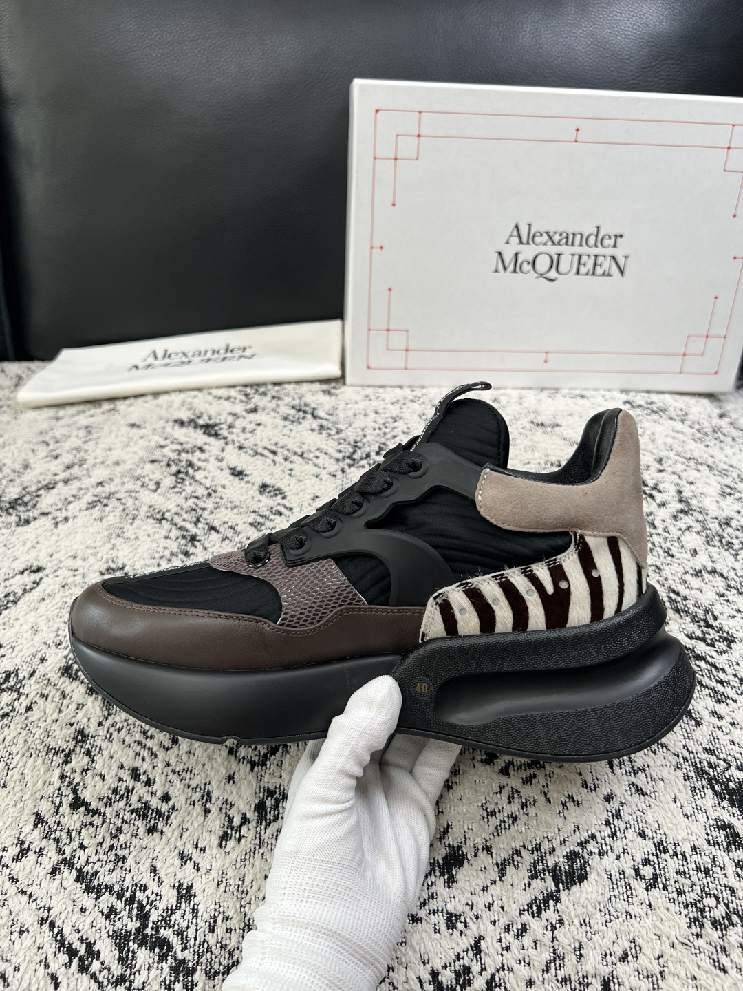 Alexander McQueen  高品质  顶级工艺品  麦昆  专柜同步 原厂配置，意大利进口原版牛皮面料，高品质