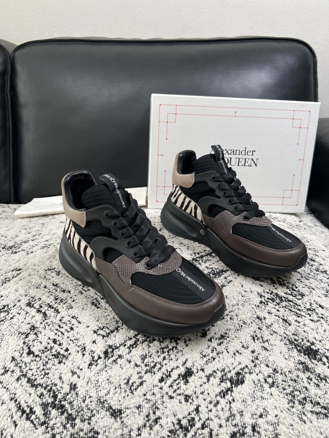 Alexander McQueen  高品质  顶级工艺品  麦昆  专柜同步 原厂配置，意大利进口原版牛皮面料，高品质
