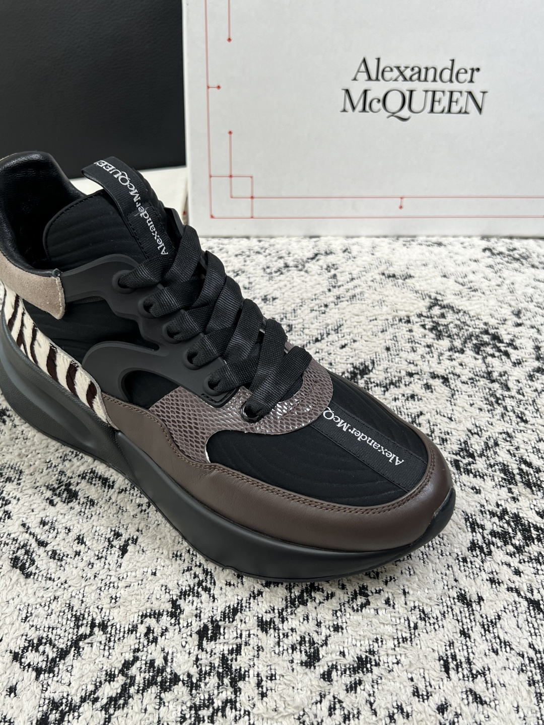 Alexander McQueen  高品质  顶级工艺品  麦昆  专柜同步 原厂配置，意大利进口原版牛皮面料，高品质