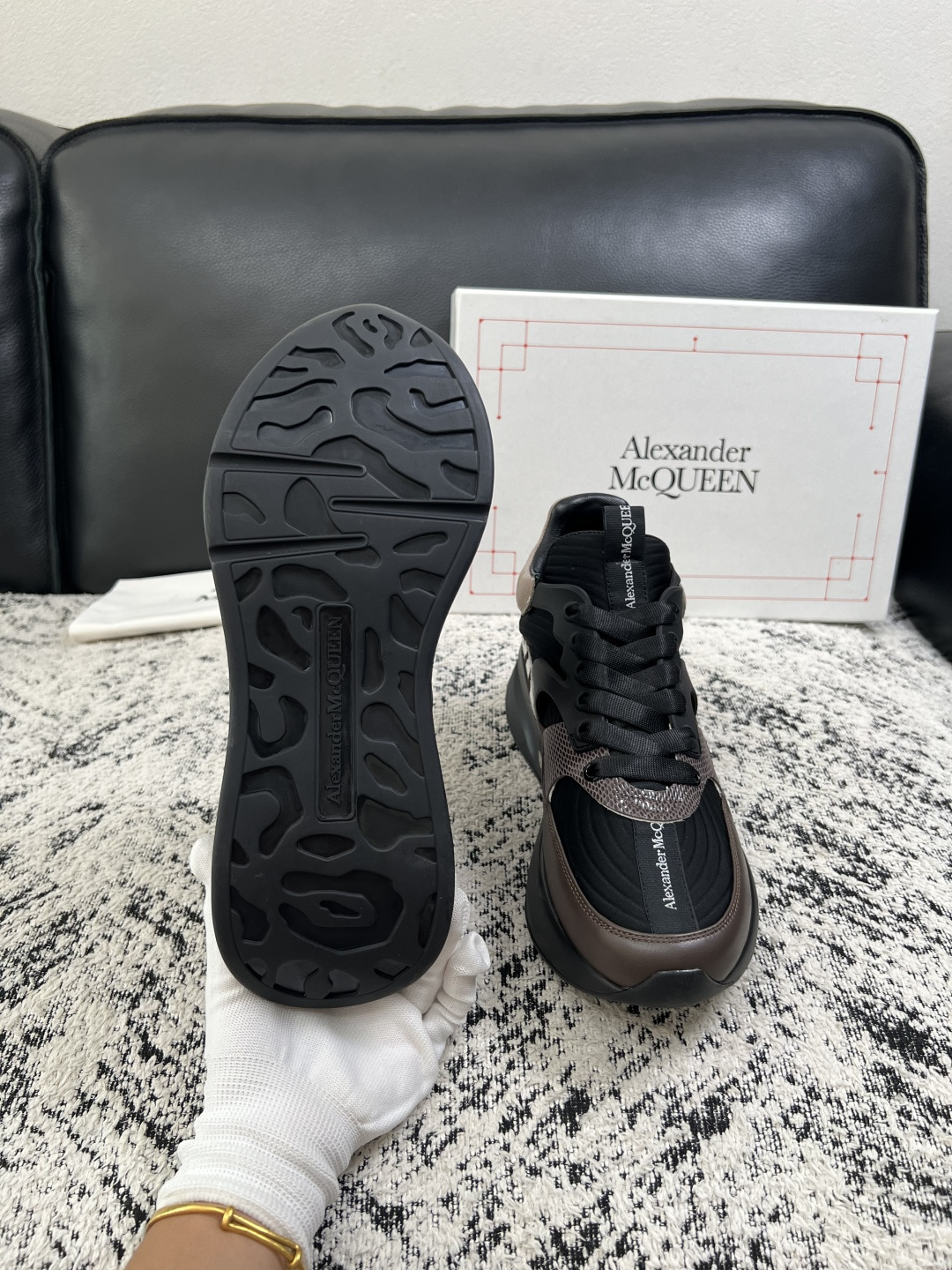Alexander McQueen  高品质  顶级工艺品  麦昆  专柜同步 原厂配置，意大利进口原版牛皮面料，高品质