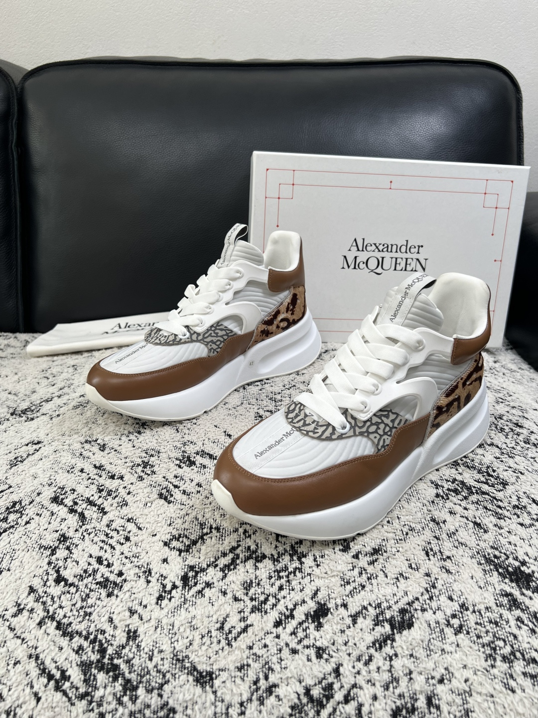 Alexander McQueen  高品质  顶级工艺品  麦昆  专柜同步 原厂配置，意大利进口原版牛皮面料，高品质