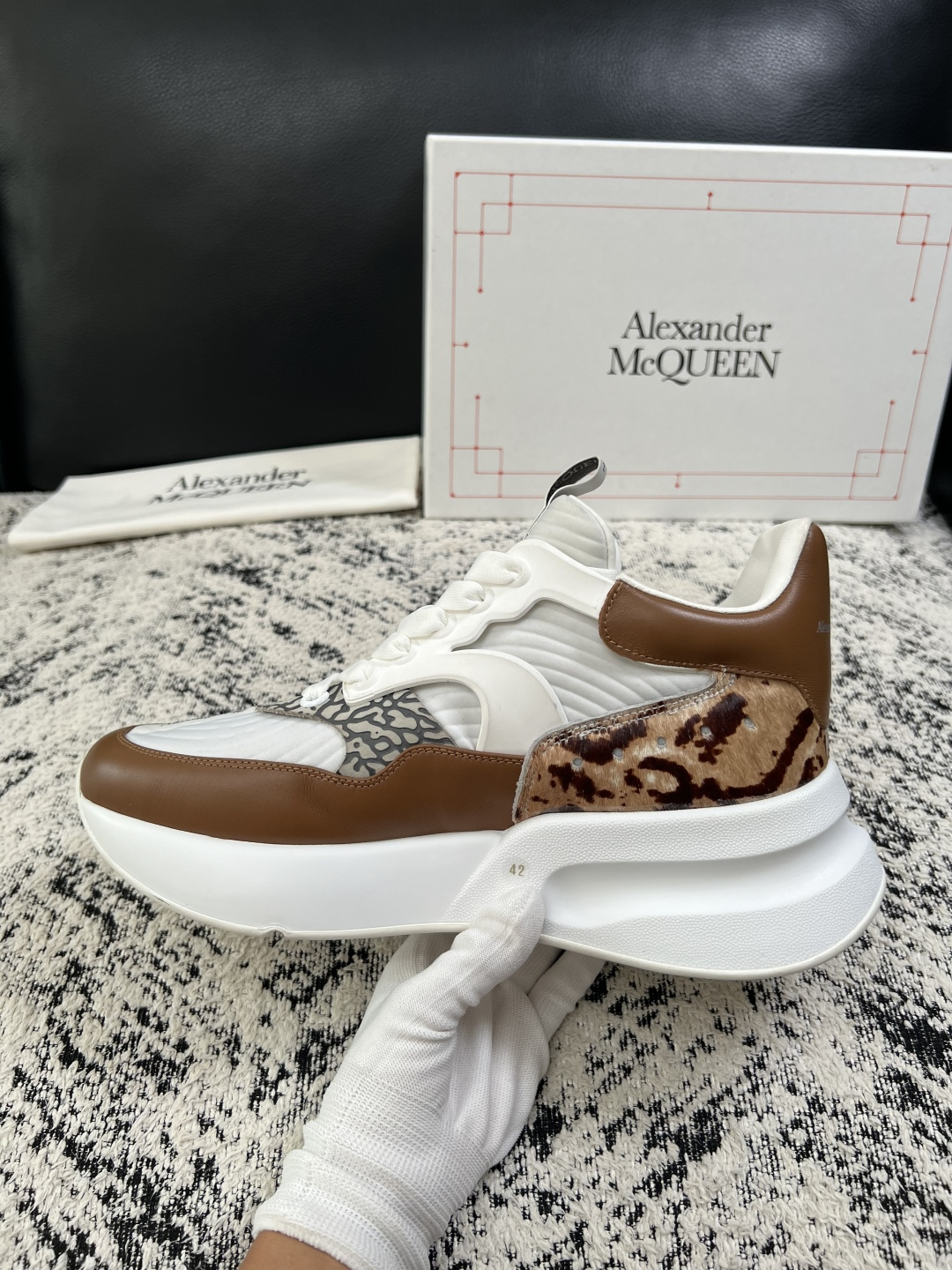Alexander McQueen  高品质  顶级工艺品  麦昆  专柜同步 原厂配置，意大利进口原版牛皮面料，高品质
