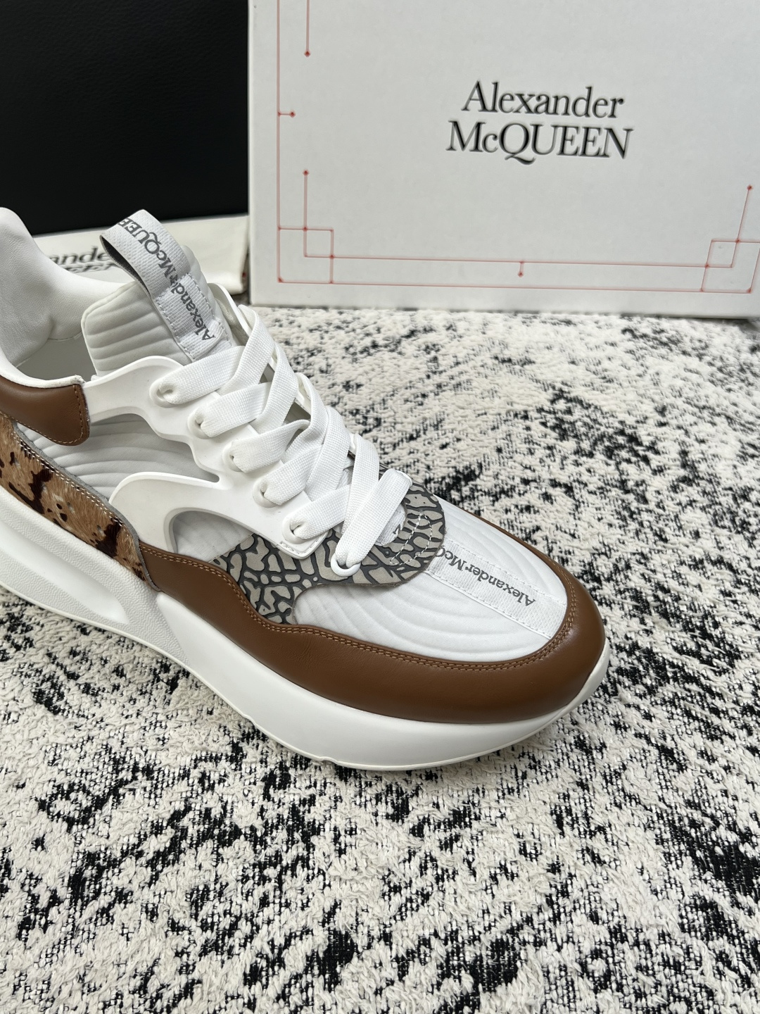 Alexander McQueen  高品质  顶级工艺品  麦昆  专柜同步 原厂配置，意大利进口原版牛皮面料，高品质
