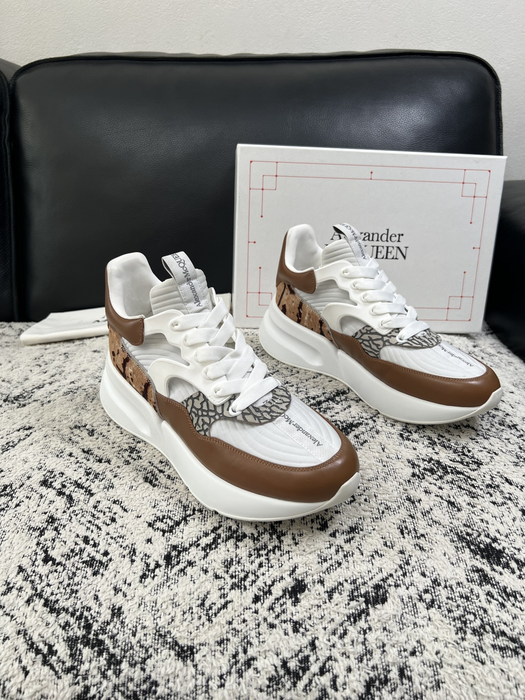 Alexander McQueen  高品质  顶级工艺品  麦昆  专柜同步 原厂配置，意大利进口原版牛皮面料，高品质