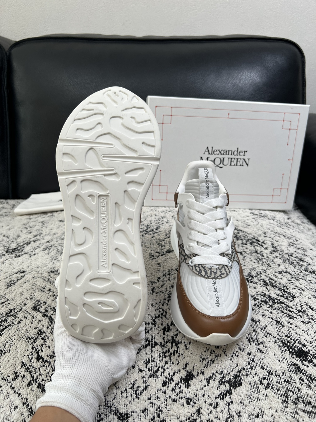 Alexander McQueen  高品质  顶级工艺品  麦昆  专柜同步 原厂配置，意大利进口原版牛皮面料，高品质