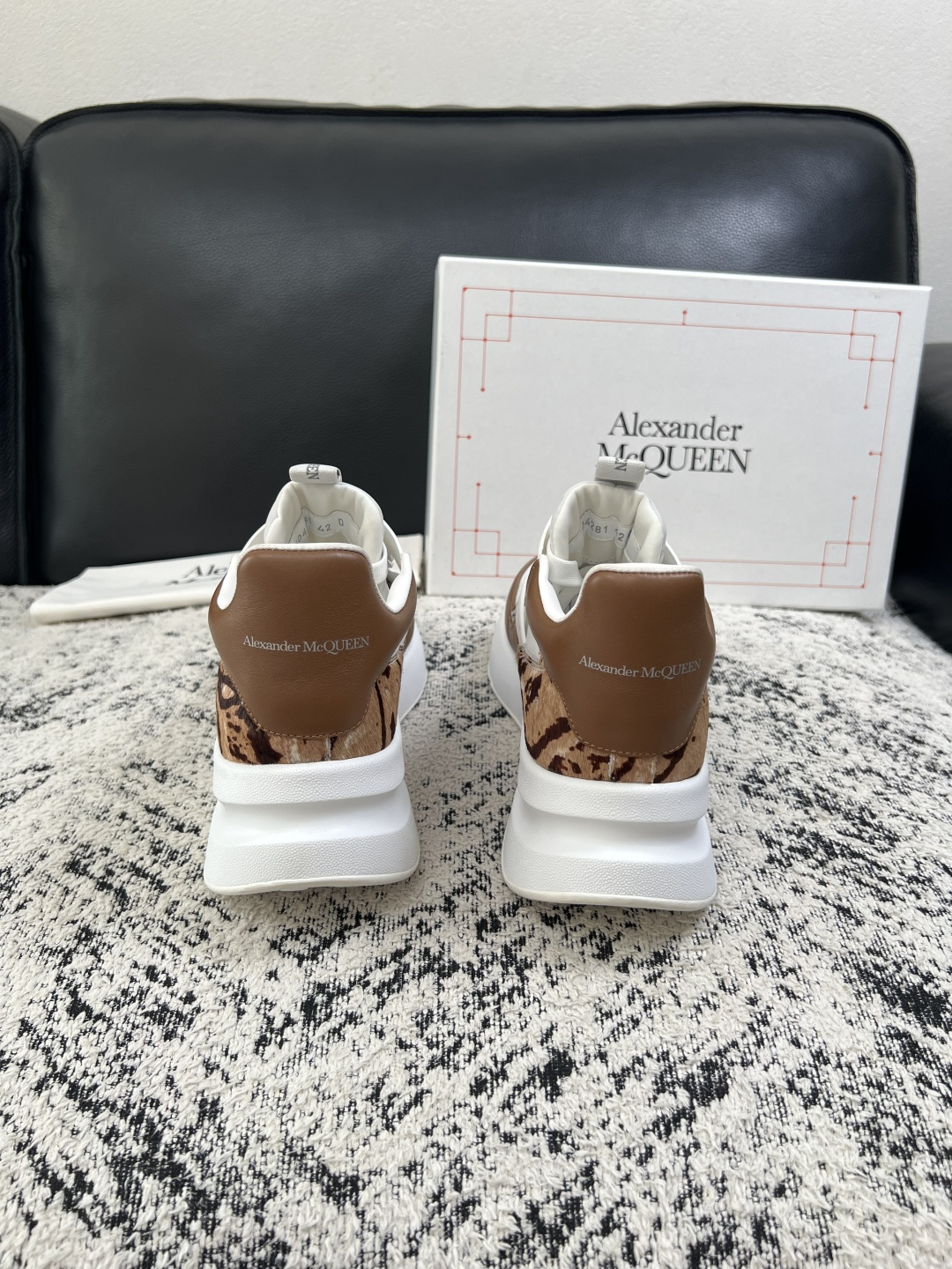 Alexander McQueen  高品质  顶级工艺品  麦昆  专柜同步 原厂配置，意大利进口原版牛皮面料，高品质