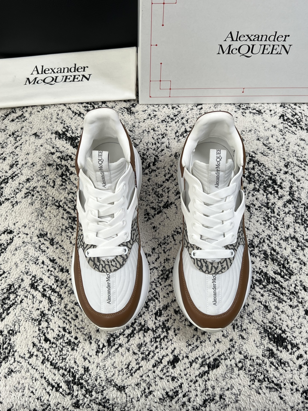 Alexander McQueen  高品质  顶级工艺品  麦昆  专柜同步 原厂配置，意大利进口原版牛皮面料，高品质