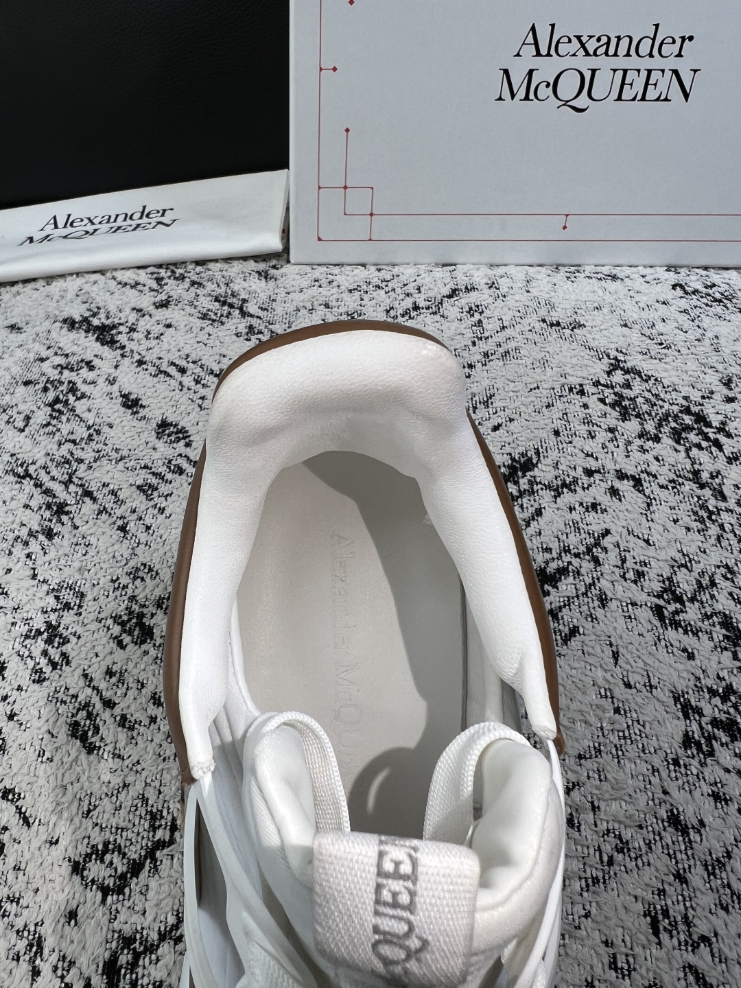 Alexander McQueen  高品质  顶级工艺品  麦昆  专柜同步 原厂配置，意大利进口原版牛皮面料，高品质