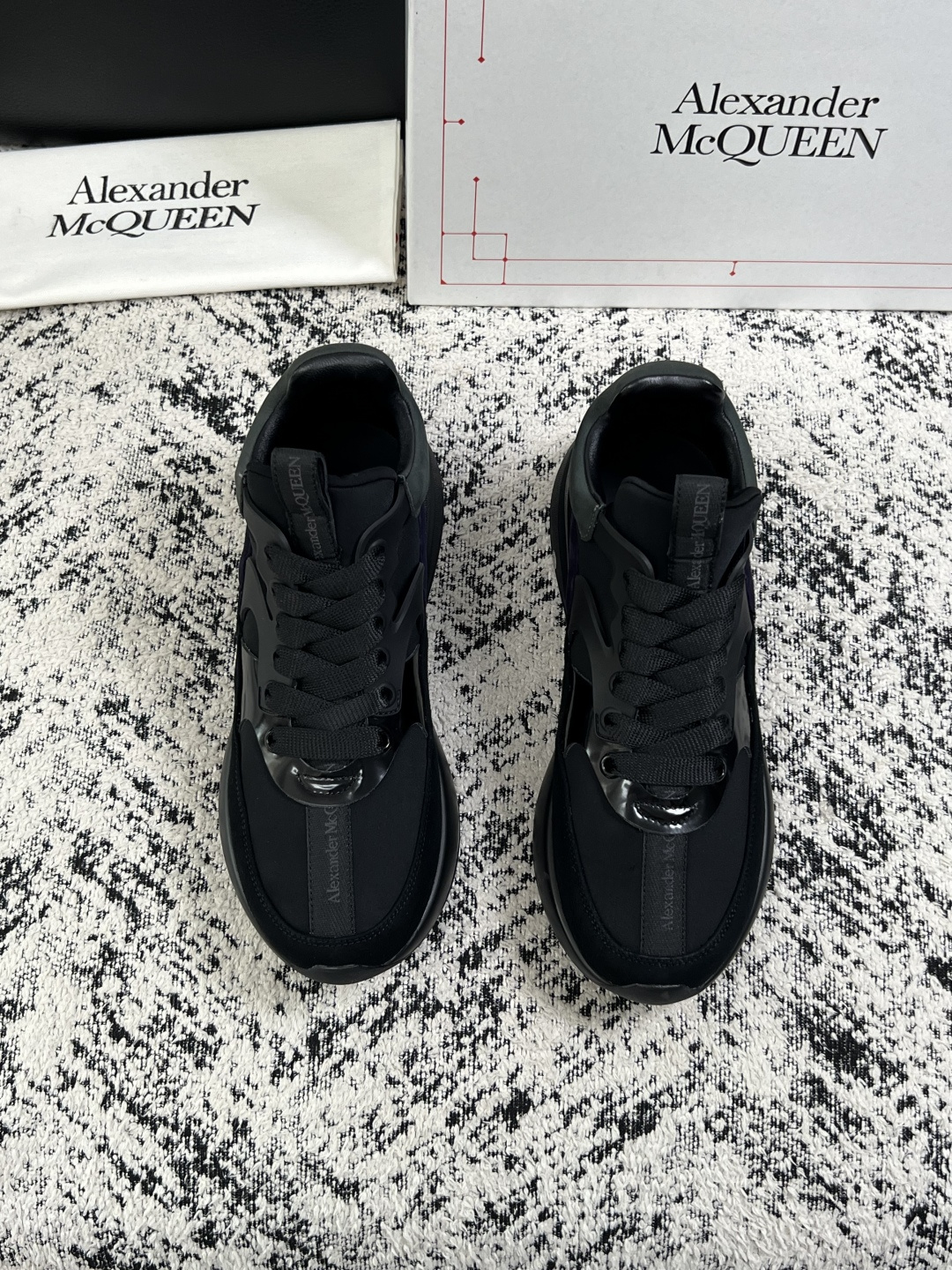 Alexander McQueen  高品质  顶级工艺品  麦昆  专柜同步 原厂配置，意大利进口原版牛皮面料，高品质
