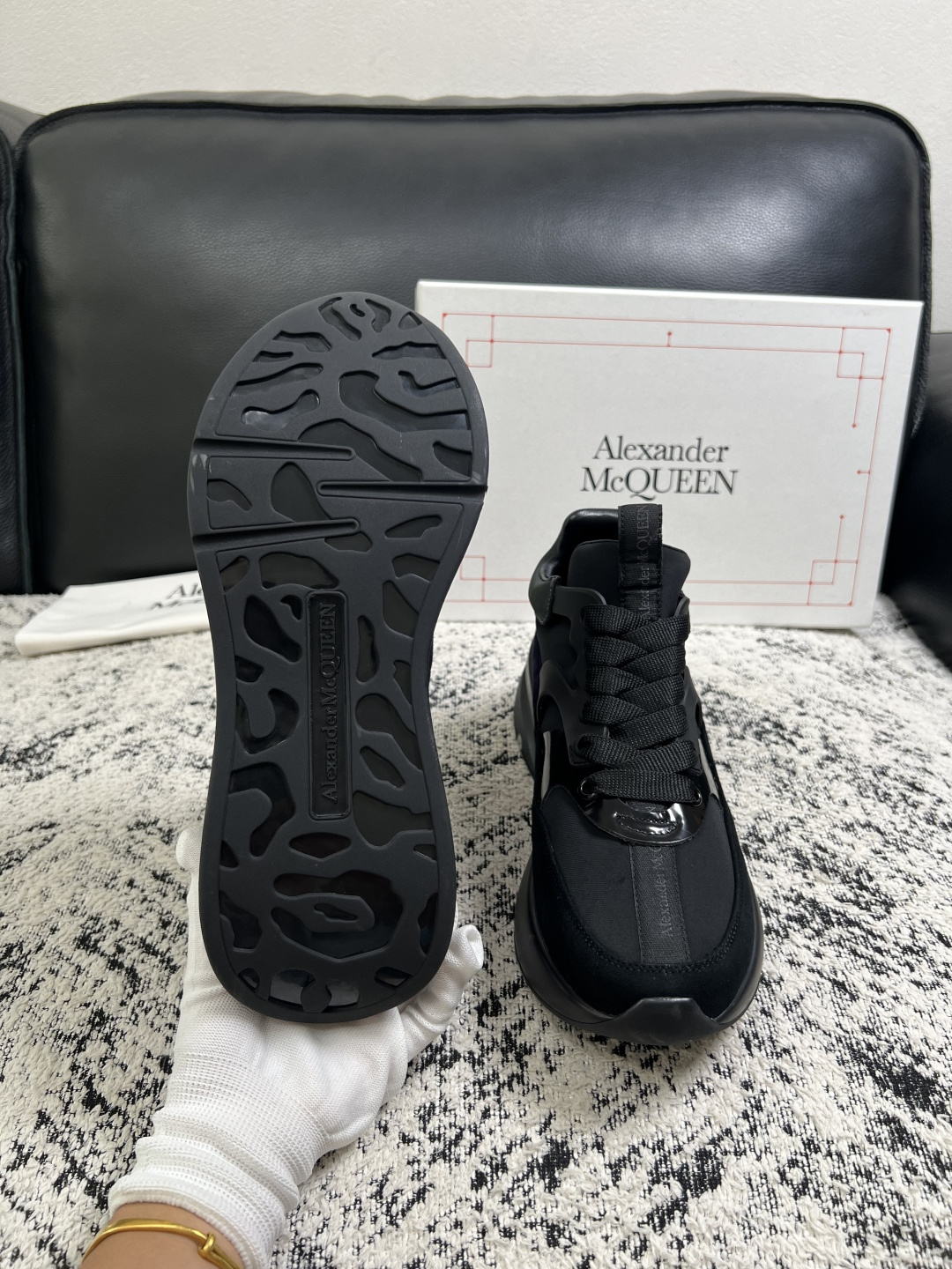 Alexander McQueen  高品质  顶级工艺品  麦昆  专柜同步 原厂配置，意大利进口原版牛皮面料，高品质