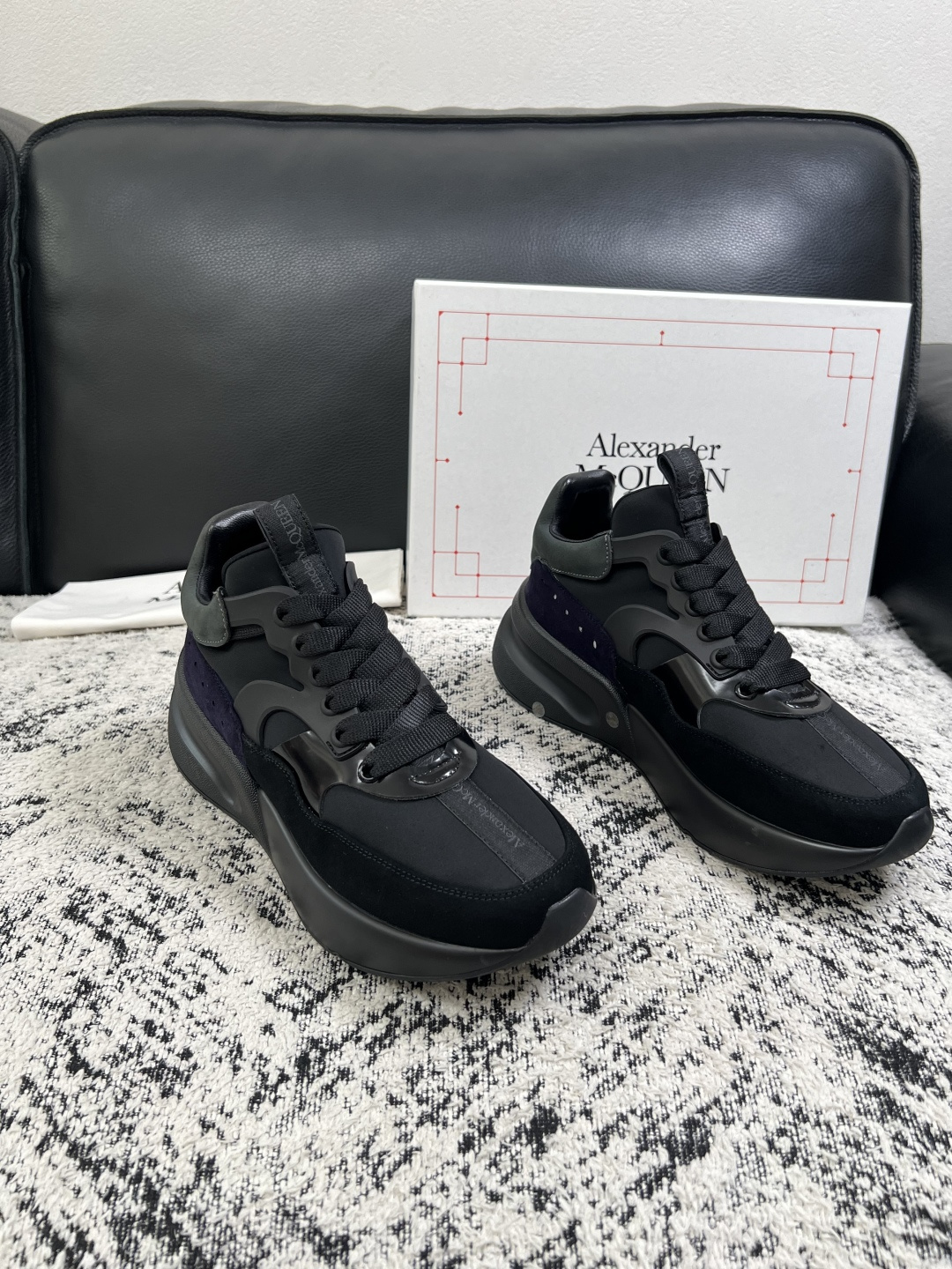 Alexander McQueen  高品质  顶级工艺品  麦昆  专柜同步 原厂配置，意大利进口原版牛皮面料，高品质