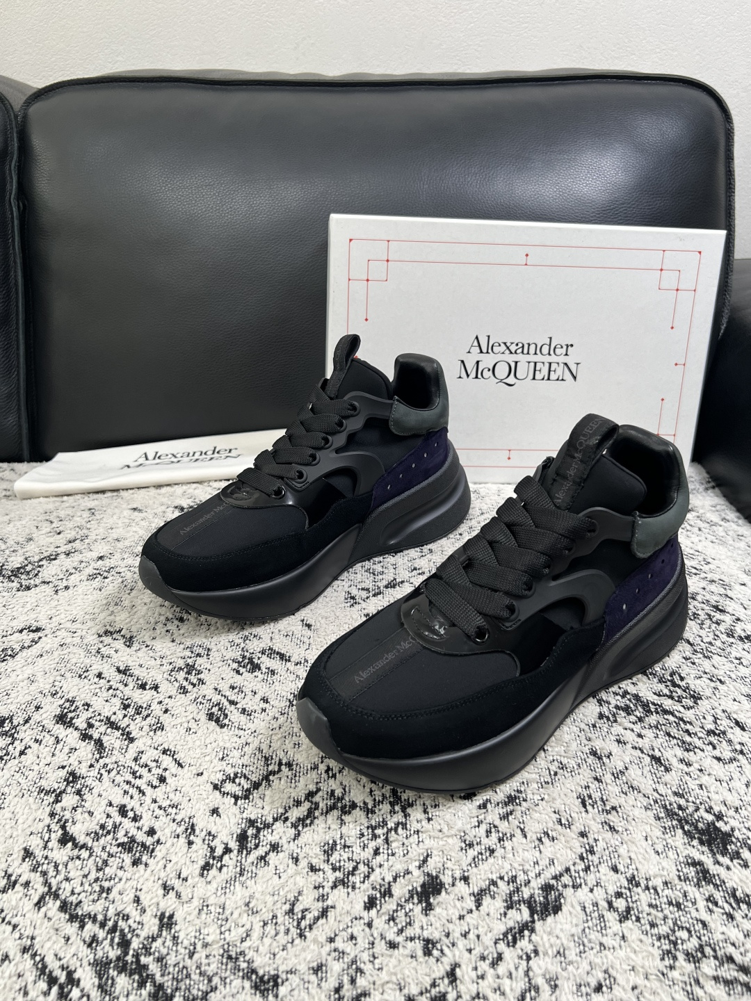 Alexander McQueen  高品质  顶级工艺品  麦昆  专柜同步 原厂配置，意大利进口原版牛皮面料，高品质
