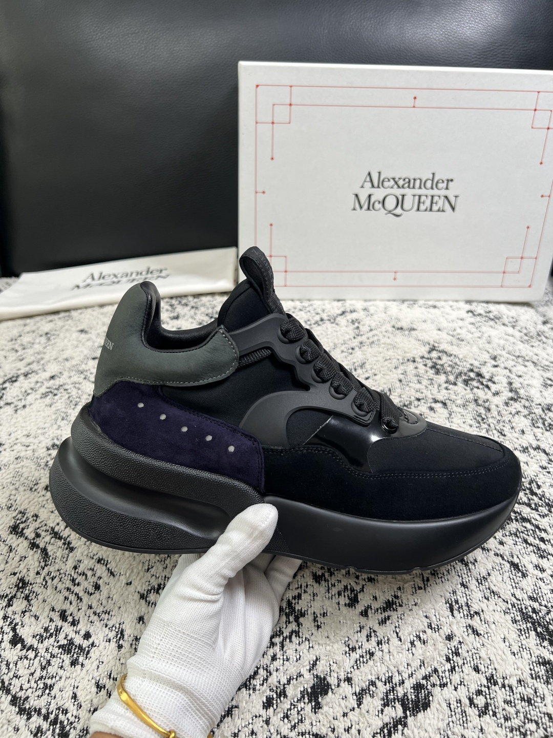 Alexander McQueen  高品质  顶级工艺品  麦昆  专柜同步 原厂配置，意大利进口原版牛皮面料，高品质