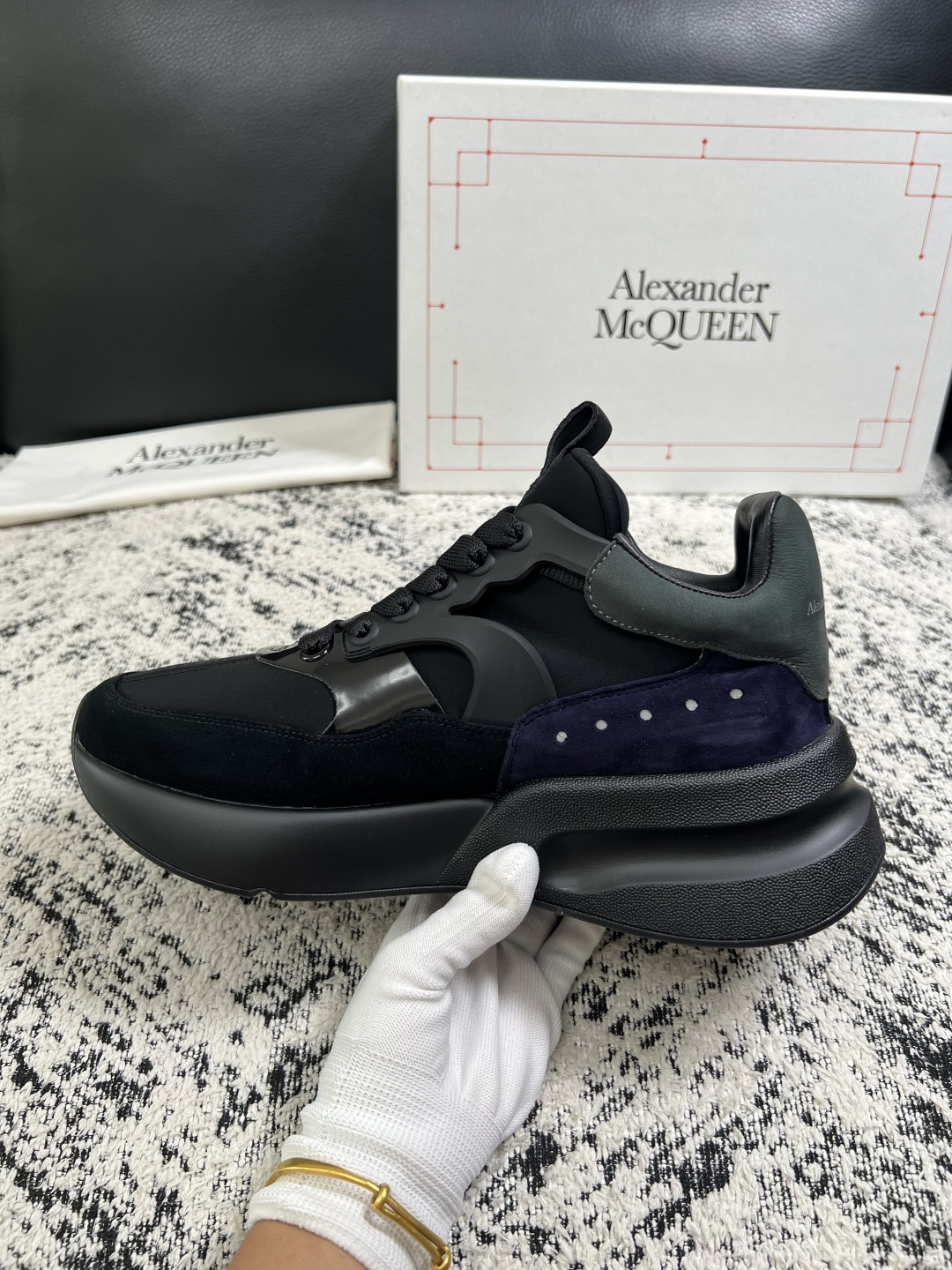 Alexander McQueen  高品质  顶级工艺品  麦昆  专柜同步 原厂配置，意大利进口原版牛皮面料，高品质