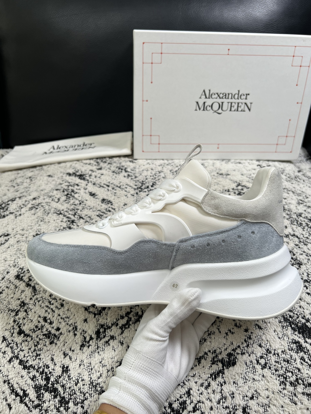 Alexander McQueen  高品质  顶级工艺品  麦昆  专柜同步 原厂配置，意大利进口原版牛皮面料，高品质