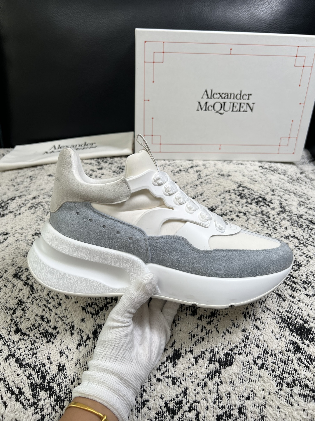 Alexander McQueen  高品质  顶级工艺品  麦昆  专柜同步 原厂配置，意大利进口原版牛皮面料，高品质