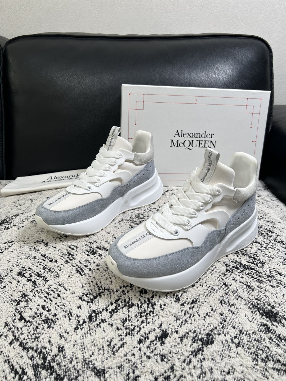 Alexander McQueen  高品质  顶级工艺品  麦昆  专柜同步 原厂配置，意大利进口原版牛皮面料，高品质