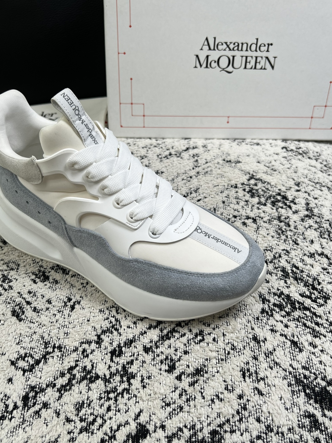 Alexander McQueen  高品质  顶级工艺品  麦昆  专柜同步 原厂配置，意大利进口原版牛皮面料，高品质