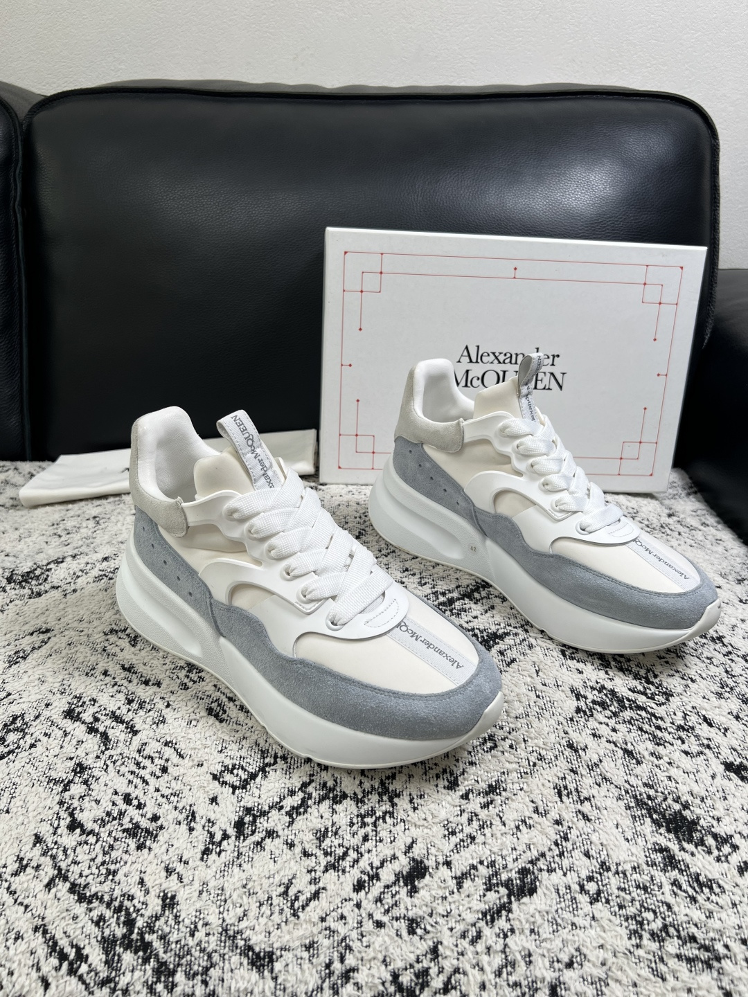 Alexander McQueen  高品质  顶级工艺品  麦昆  专柜同步 原厂配置，意大利进口原版牛皮面料，高品质