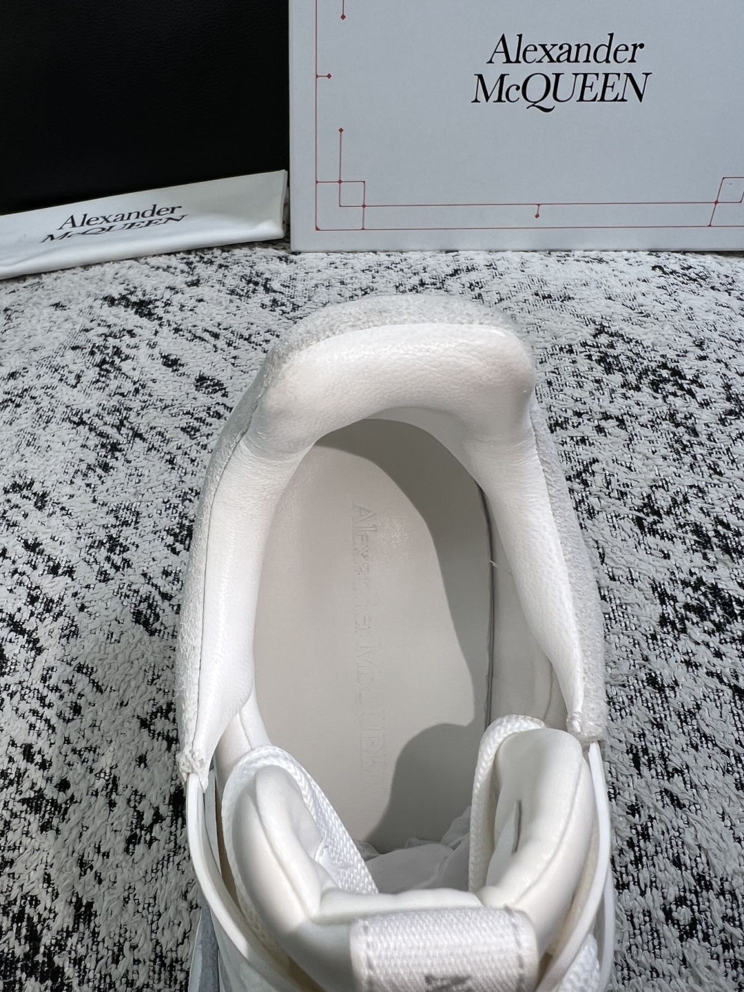 Alexander McQueen  高品质  顶级工艺品  麦昆  专柜同步 原厂配置，意大利进口原版牛皮面料，高品质
