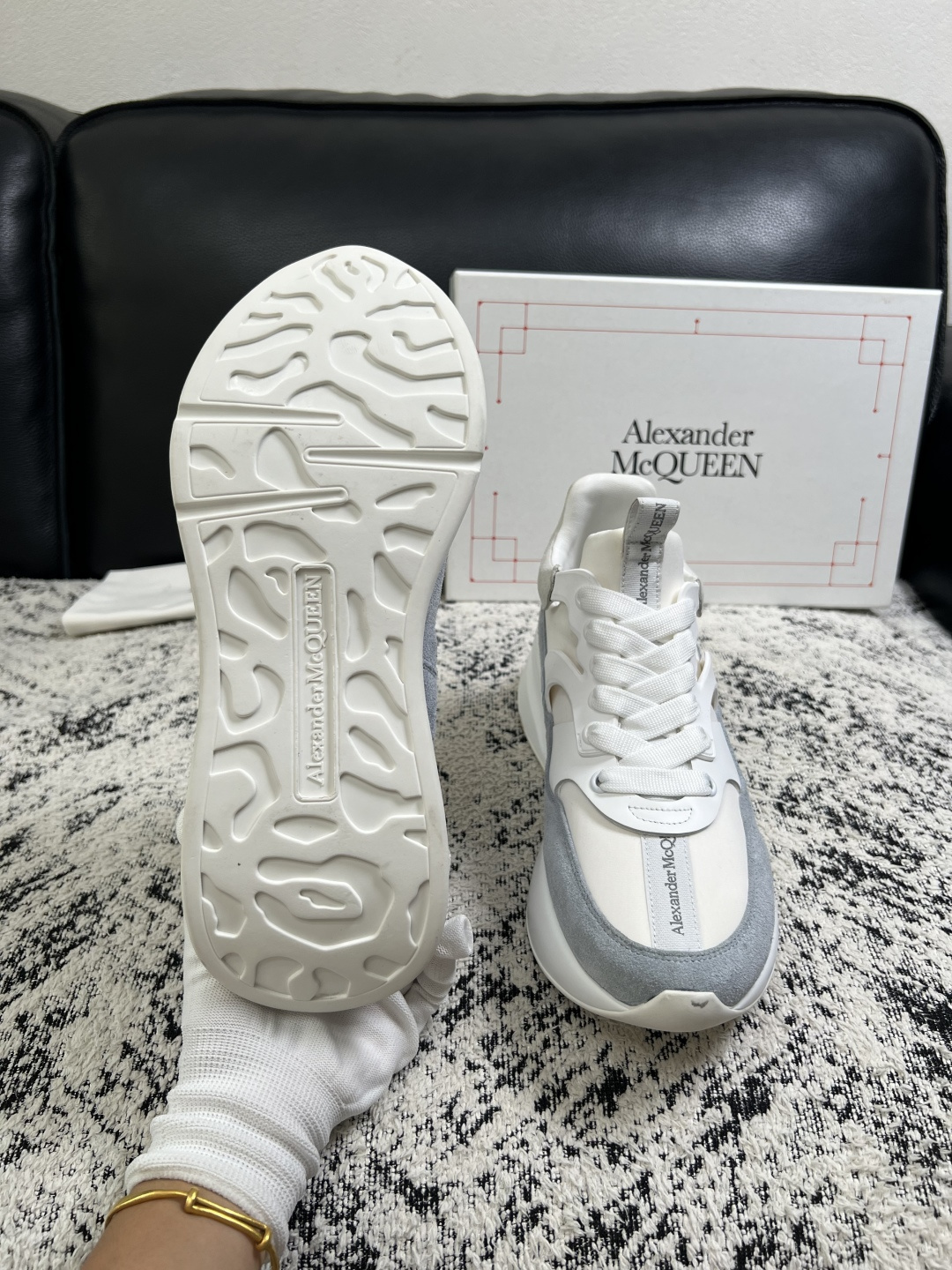 Alexander McQueen  高品质  顶级工艺品  麦昆  专柜同步 原厂配置，意大利进口原版牛皮面料，高品质