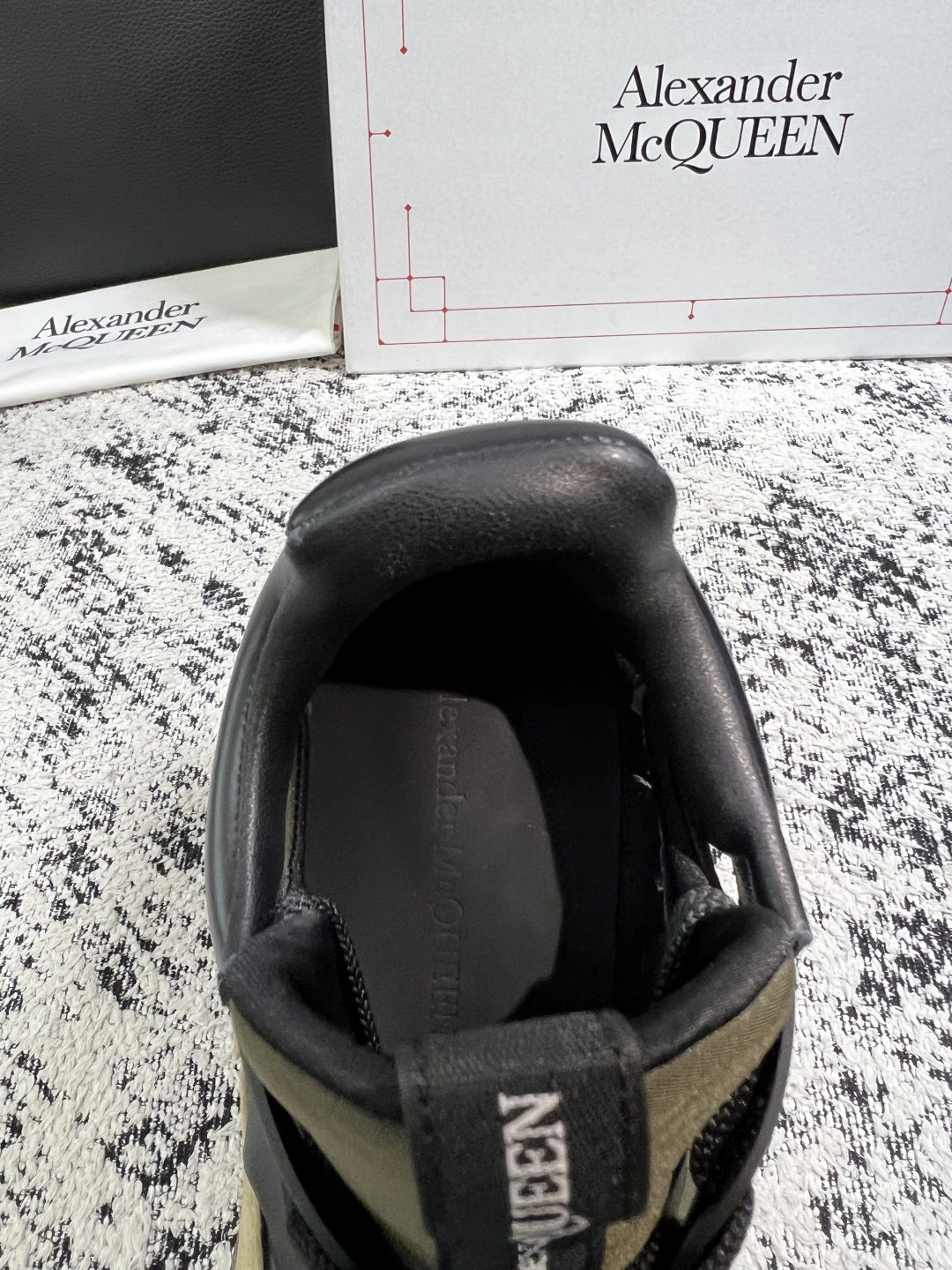 Alexander McQueen  高品质  顶级工艺品  麦昆  专柜同步 原厂配置，意大利进口原版牛皮面料，高品质